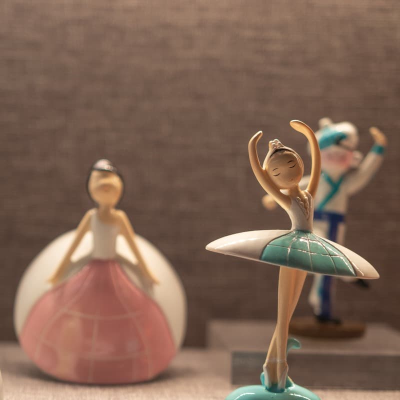 The Dolls Dance